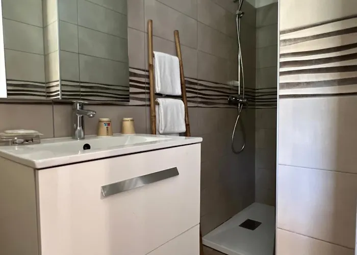 Les Jardins De Sta Giulia Avec Piscine *